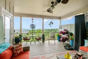 1025 Roanoke Ln, Kerrville, TX 78028 - Photo 1