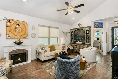 1025 Roanoke Ln, Kerrville, TX 78028 - Photo 4