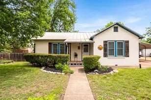 408 W College St, Fredericksburg, TX 78624 - Photo 1