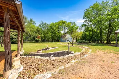 408 W College St, Fredericksburg, TX 78624 - Photo 2
