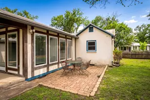 408 W College St, Fredericksburg, TX 78624 - Photo 8