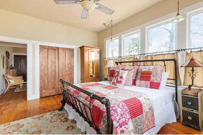 215 E Travis St, Fredericksburg, TX 78624 - Photo 12