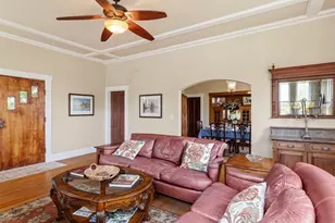 215 E Travis St, Fredericksburg, TX 78624 - Photo 6