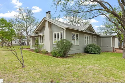 215 E Travis St, Fredericksburg, TX 78624 - Photo 30