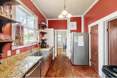 215 E Travis St, Fredericksburg, TX 78624 - Photo 8