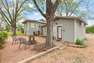 215 E Travis St, Fredericksburg, TX 78624 - Photo 26