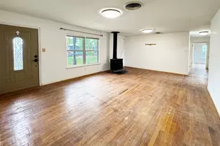 327 W Mulberry St, Fredericksburg, TX 78624 - Photo 4