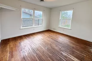 327 W Mulberry St, Fredericksburg, TX 78624 - Photo 12