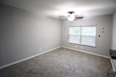 327 W Mulberry St, Fredericksburg, TX 78624 - Photo 14