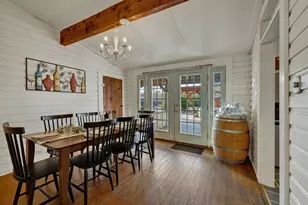 908 N Crockett St, Fredericksburg, TX 78624 - Photo 8