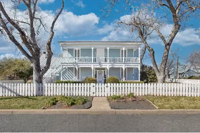 908 N Crockett St, Fredericksburg, TX 78624 - Photo 1