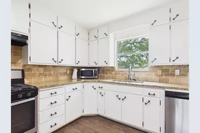 207 Skylark, Fredericksburg, TX 78624 - Photo 6