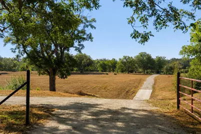 440 Chimney Valley Rd, Blanco, TX 78606 - Photo 2