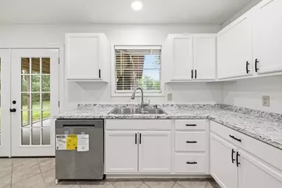 301 N Manor Dr #A, Kerrville, TX 78028 - Photo 6