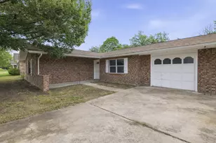 301 N Manor Dr, Kerrville, TX 78028 - Photo 1