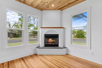 114 W Morse St, Fredericksburg, TX 78624 - Photo 4