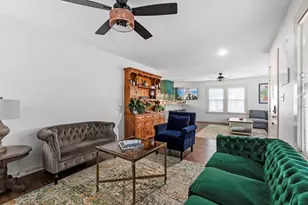 219 W Creek St, Fredericksburg, TX 78624 - Photo 6