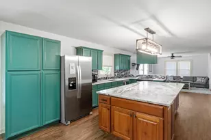 219 W Creek St, Fredericksburg, TX 78624 - Photo 12