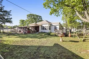 1028 Jefferson St, Kerrville, TX 78028 - Photo 26