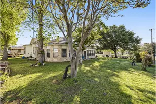 1028 Jefferson St, Kerrville, TX 78028 - Photo 2