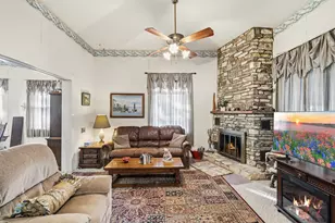 1028 Jefferson St, Kerrville, TX 78028 - Photo 4