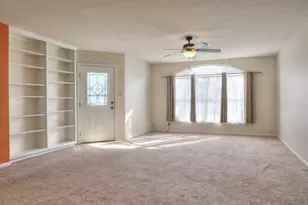 107 W Grothe St, Fredericksburg, TX 78624 - Photo 2