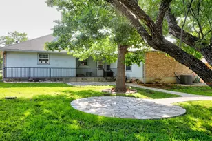 107 W Grothe St, Fredericksburg, TX 78624 - Photo 14