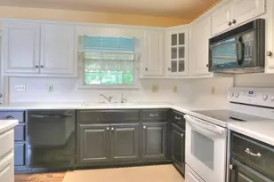 107 W Grothe St, Fredericksburg, TX 78624 - Photo 4