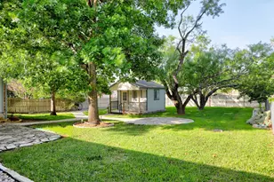 107 W Grothe St, Fredericksburg, TX 78624 - Photo 12