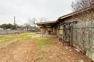 607 N Bowie, Fredericksburg, TX 78624 - Photo 30