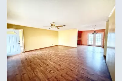 607 N Bowie, Fredericksburg, TX 78624 - Photo 4