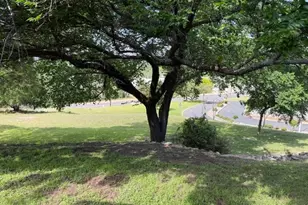 405 Summit Cir, Fredericksburg, TX 78624 - Photo 10