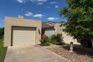405 Summit Cir, Fredericksburg, TX 78624 - Photo 2