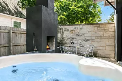 312 W Travis St, Fredericksburg, TX 78624 - Photo 2