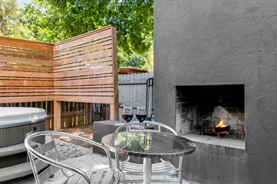 312 W Travis St, Fredericksburg, TX 78624 - Photo 4