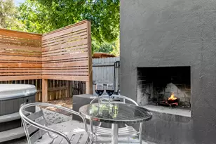 312 W Travis St, Fredericksburg, TX 78624 - Photo 4