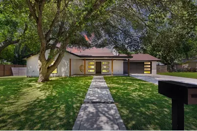 203 Frederick Rd, Fredericksburg, TX 78624 - Photo 2