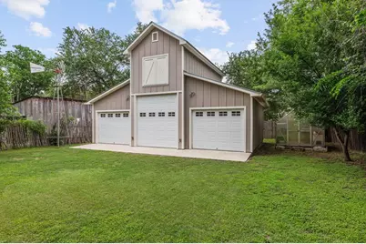 217 W Creek St, Fredericksburg, TX 78624 - Photo 2