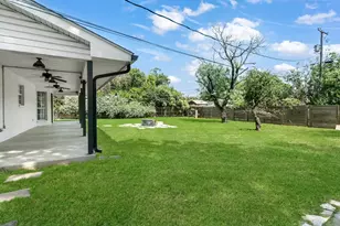 803 N Bowie, Fredericksburg, TX 78624 - Photo 26