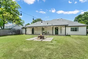 803 N Bowie, Fredericksburg, TX 78624 - Photo 2
