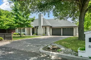 803 N Bowie, Fredericksburg, TX 78624 - Photo 28