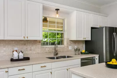 803 N Bowie, Fredericksburg, TX 78624 - Photo 8