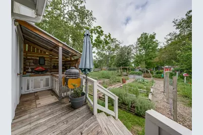 217 W Morse St, Fredericksburg, TX 78624 - Photo 34