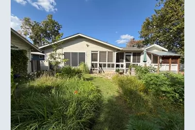 217 W Morse St, Fredericksburg, TX 78624 - Photo 4