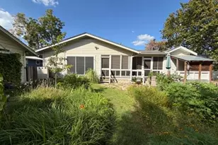 217 W Morse St, Fredericksburg, TX 78624 - Photo 4