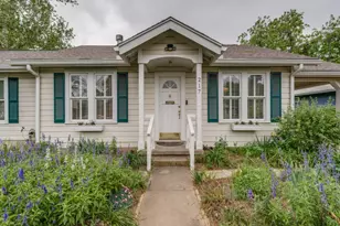 217 W Morse St, Fredericksburg, TX 78624 - Photo 2