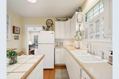 217 W Morse St, Fredericksburg, TX 78624 - Photo 10