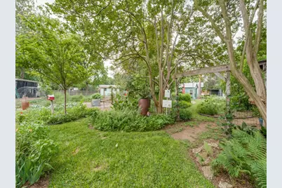 217 W Morse St, Fredericksburg, TX 78624 - Photo 28