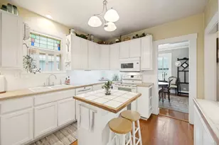217 W Morse St, Fredericksburg, TX 78624 - Photo 8