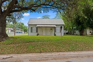 1421 Park St, Kerrville, TX 78028 - Photo 1
